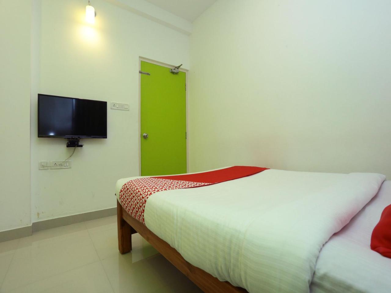 Oyo 9557 Near Kims Hospital Hotel Thiruvananthapuram Bagian luar foto