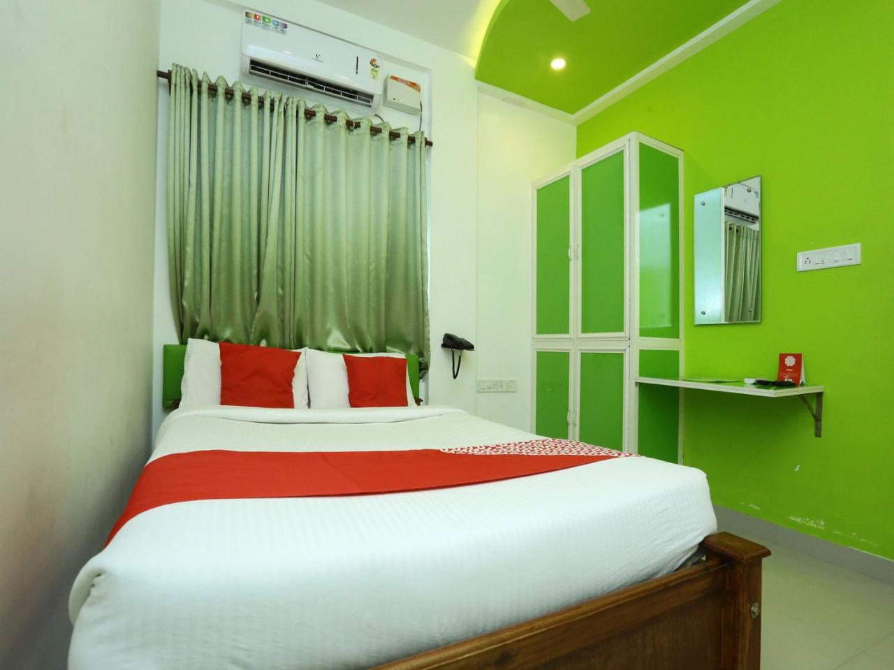 Oyo 9557 Near Kims Hospital Hotel Thiruvananthapuram Bagian luar foto