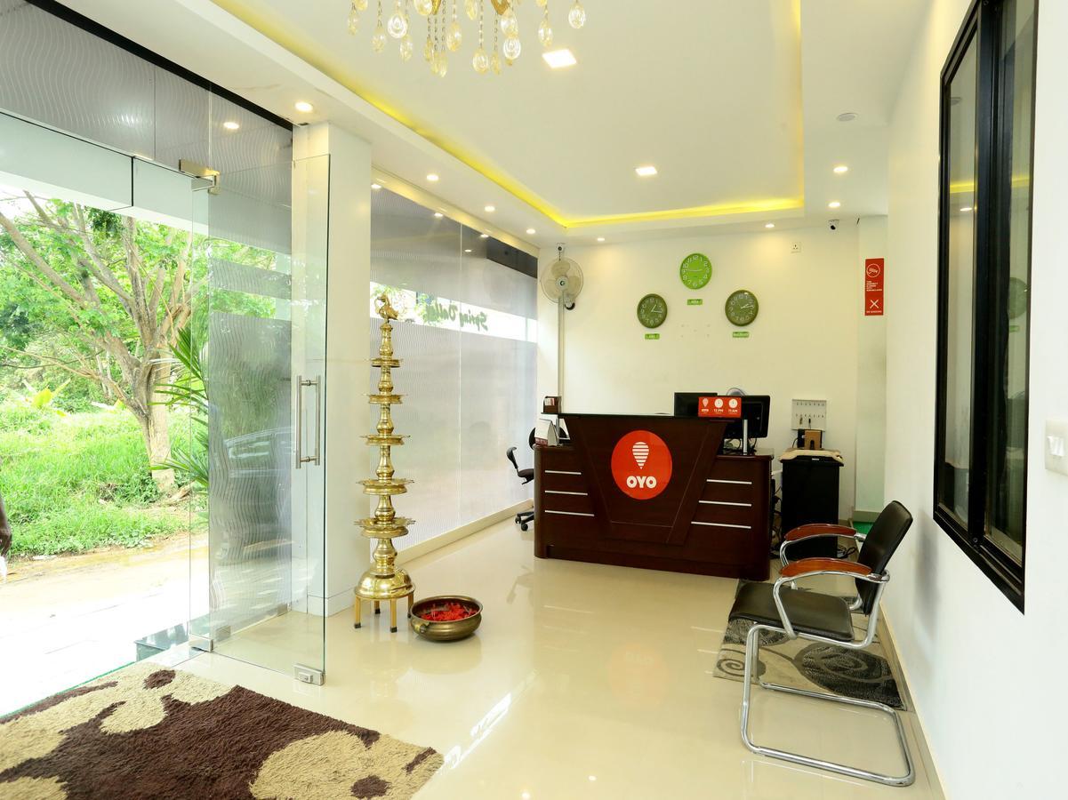 Oyo 9557 Near Kims Hospital Hotel Thiruvananthapuram Bagian luar foto