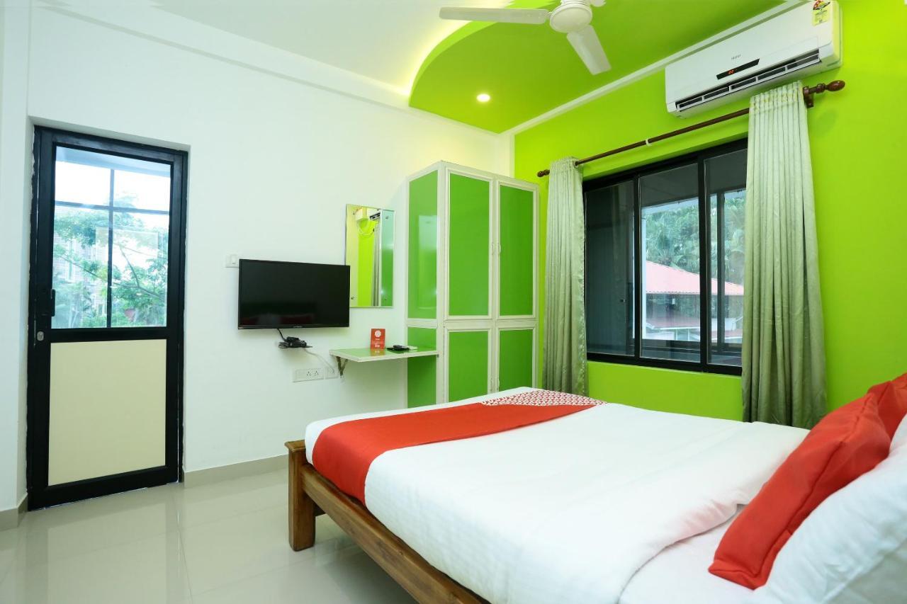 Oyo 9557 Near Kims Hospital Hotel Thiruvananthapuram Bagian luar foto