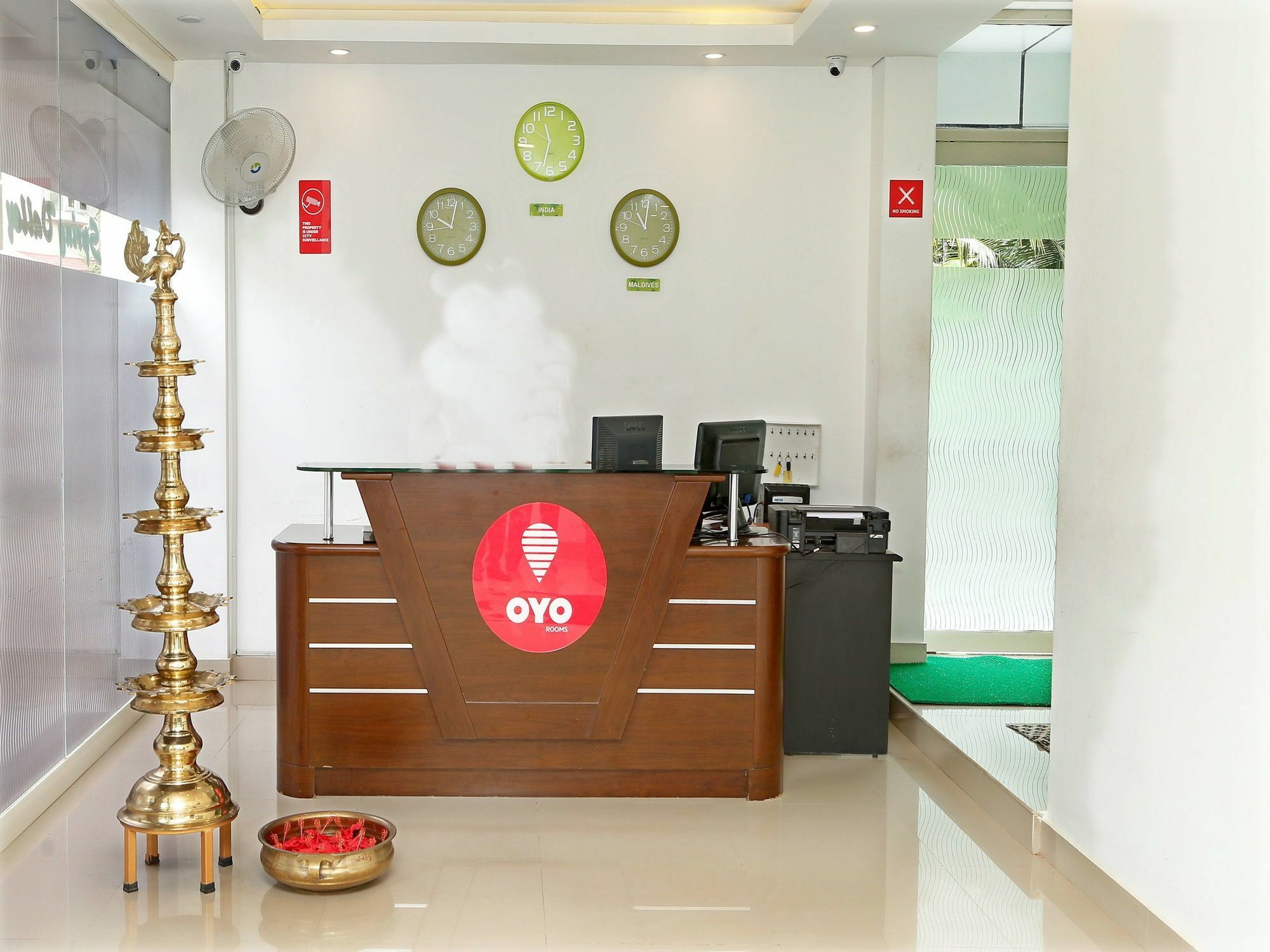 Oyo 9557 Near Kims Hospital Hotel Thiruvananthapuram Bagian luar foto